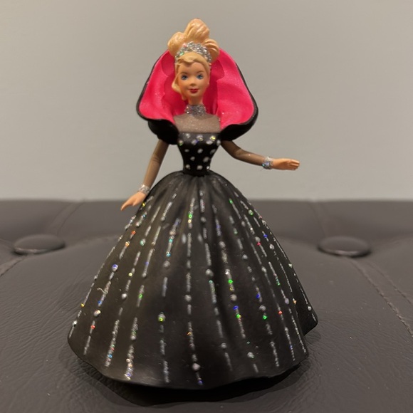 * Vintage * Hallmark | Barbie Collector Series Ornament- 1998 - Picture 1 of 9